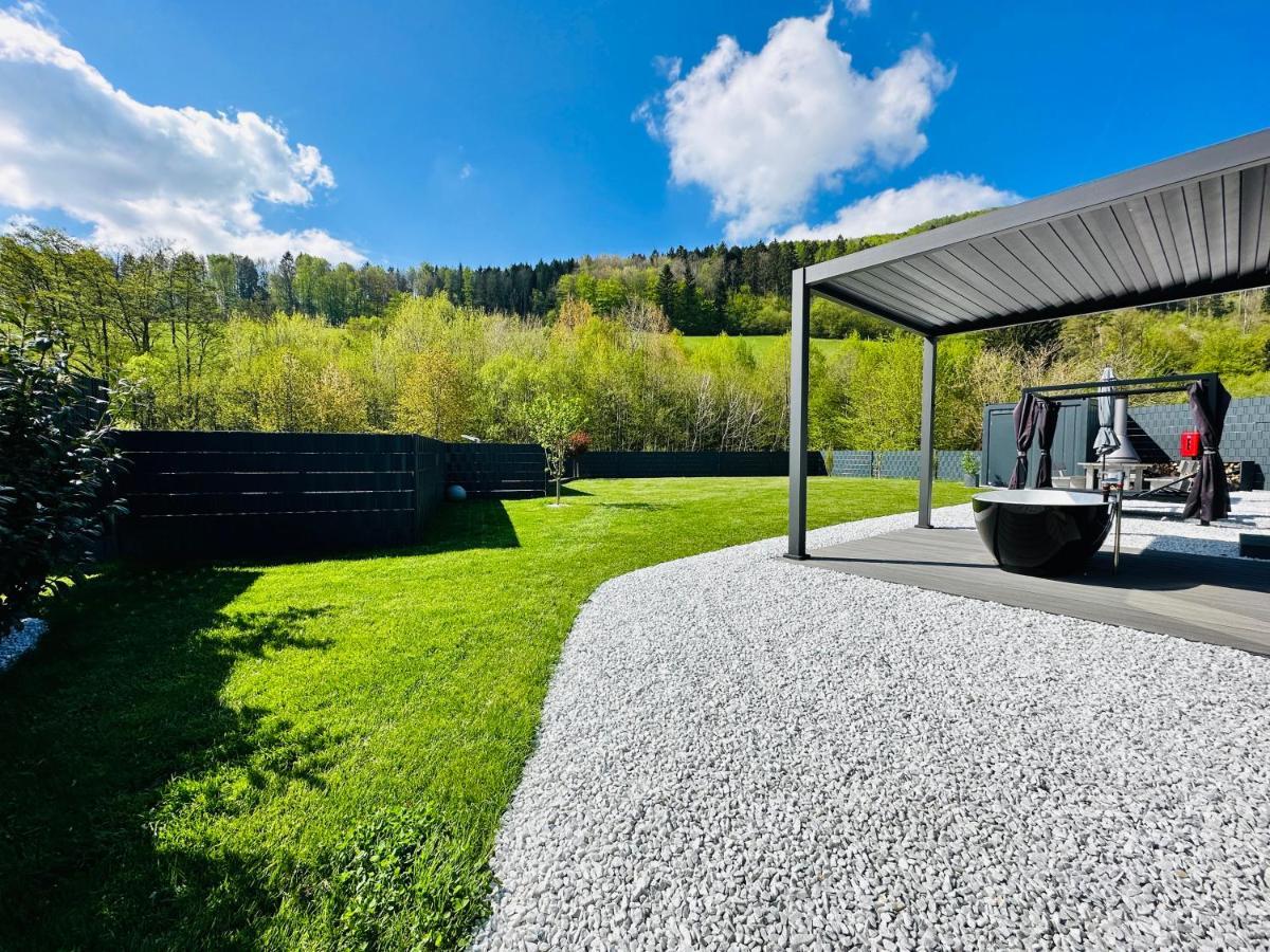 Voralpen Lodge - Ferienhaus Mit Gym & Wellnessbereich Traisen Exterior photo